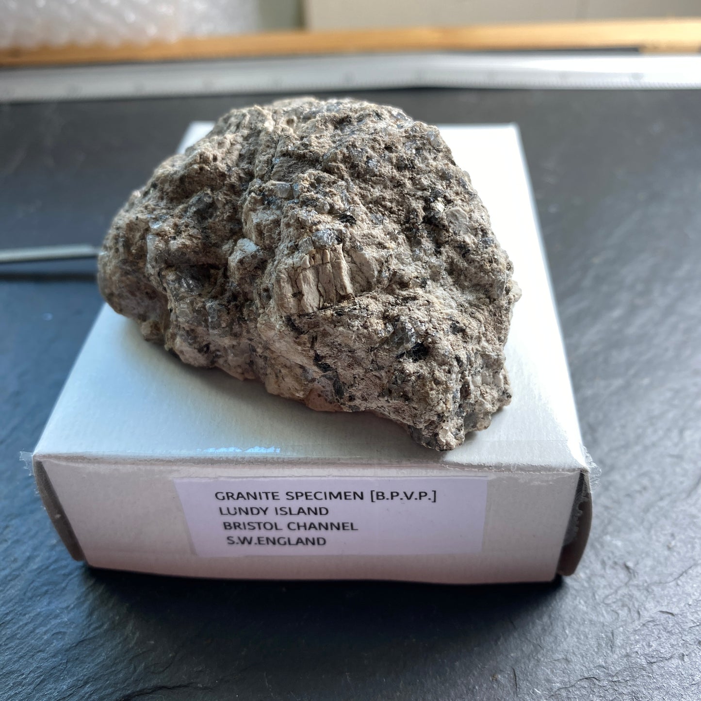 LUNDY ISLAND GRANITE BRITISH PALEOGENE VOLCANIC PROVINCE, 138g MF1451