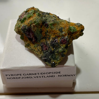 PYROPE/DIOPSIDE /ETC : NORDFJORD, VESTLAND, NORWAY. 20g MF5350