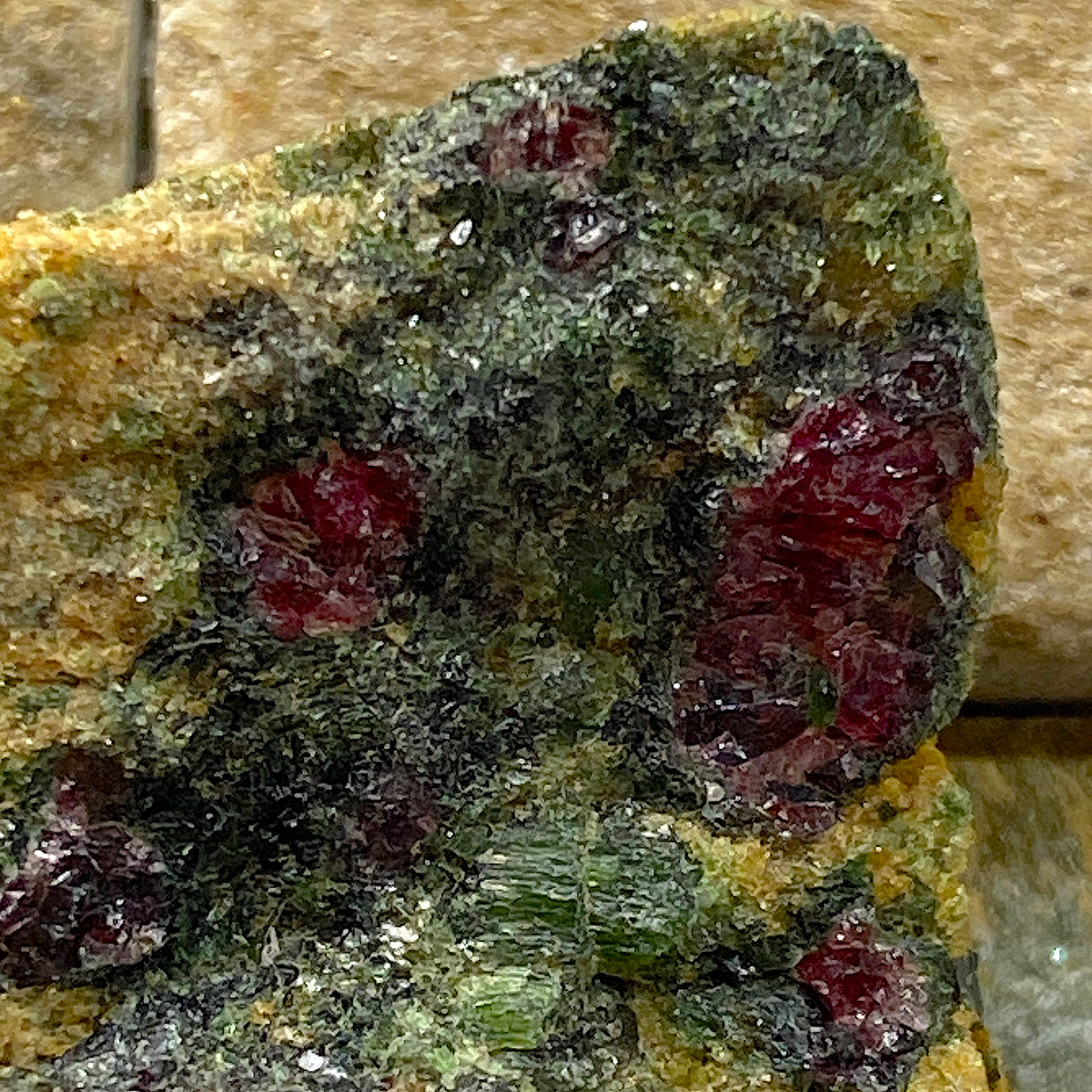 PYROPE/DIOPSIDE /ETC : NORDFJORD, VESTLAND, NORWAY. 20g MF5350