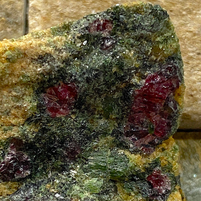 PYROPE/DIOPSIDE /ETC : NORDFJORD, VESTLAND, NORWAY. 20g MF5350