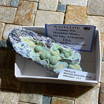 WAVELLLITE : COUNTY PIT, MAULDIN MOUNTAINS, ARKANSAS, U.S.A. 82g MF4685