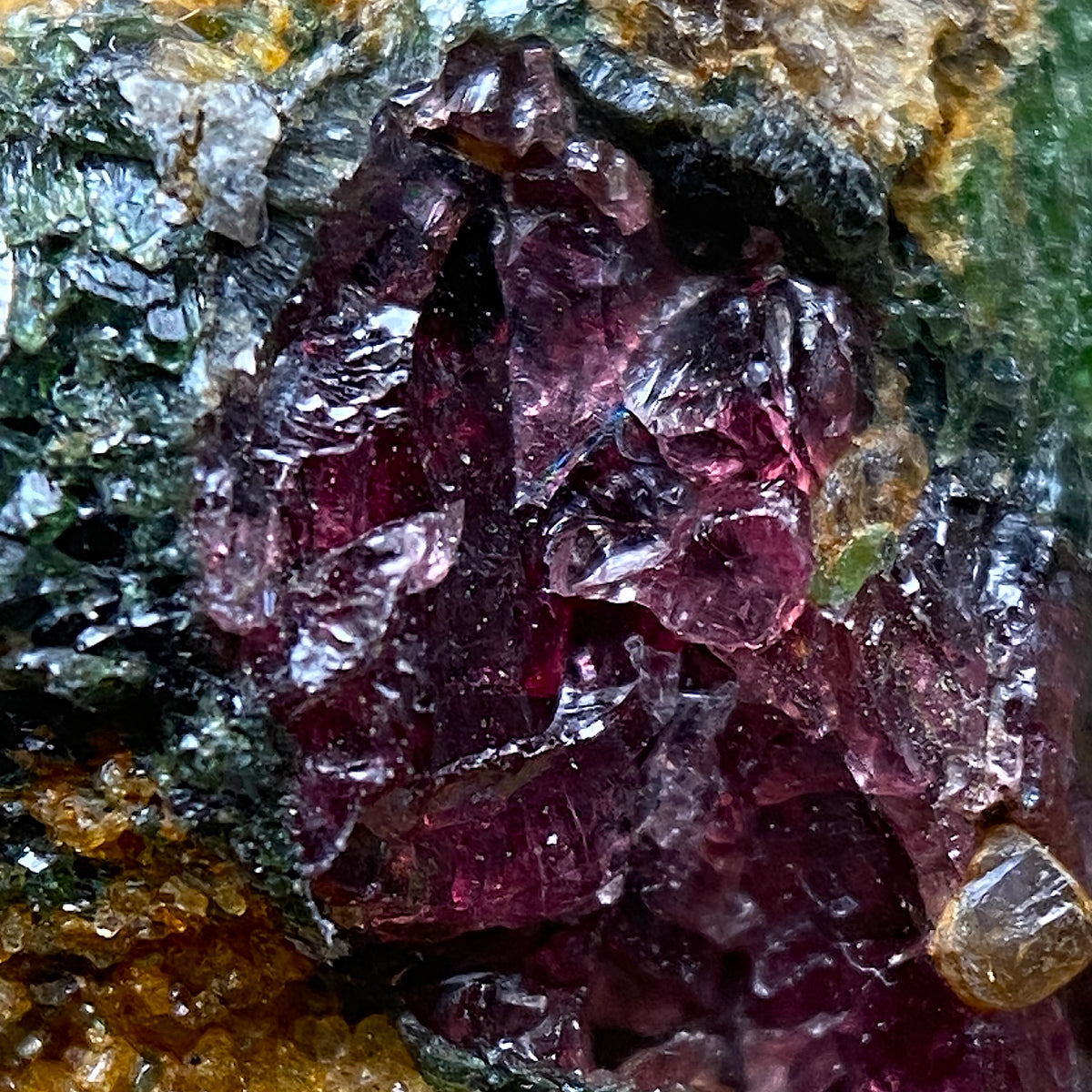PYROPE/DIOPSIDE /ETC : NORDFJORD, VESTLAND, NORWAY. 20g MF5350