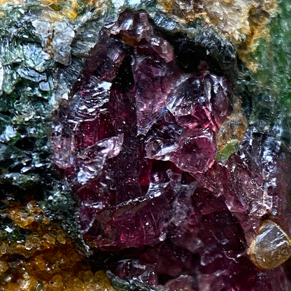 PYROPE/DIOPSIDE /ETC : NORDFJORD, VESTLAND, NORWAY. 20g MF5350