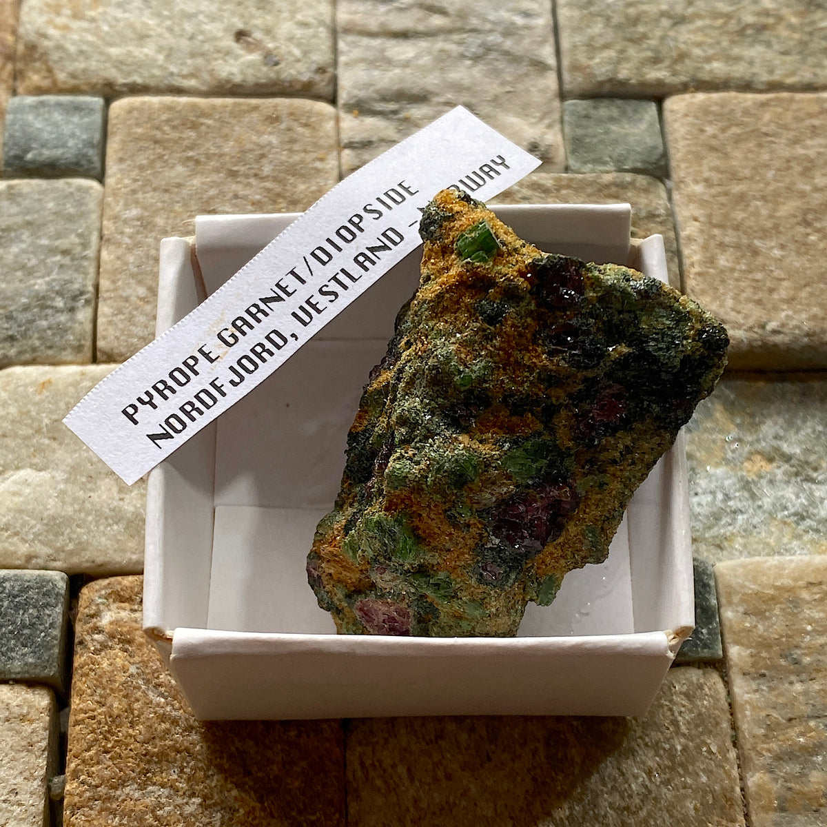 PYROPE/DIOPSIDE /ETC : NORDFJORD, VESTLAND, NORWAY. 20g MF5350