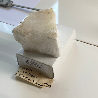 SATIN SPAR GYPSUM - BAVARIA, GERMANY  153g. MF3069