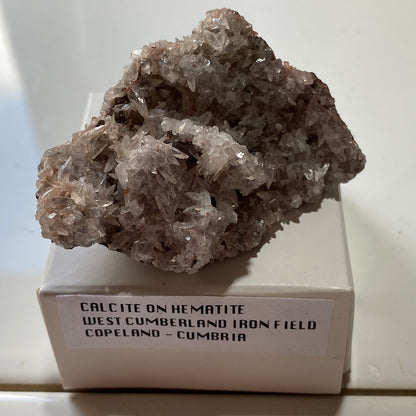 CALCITE ON HEMATITE : WEST CUMBERLAND IRON FIELD, COPELAND, CUMBRIA. 57g MF5354