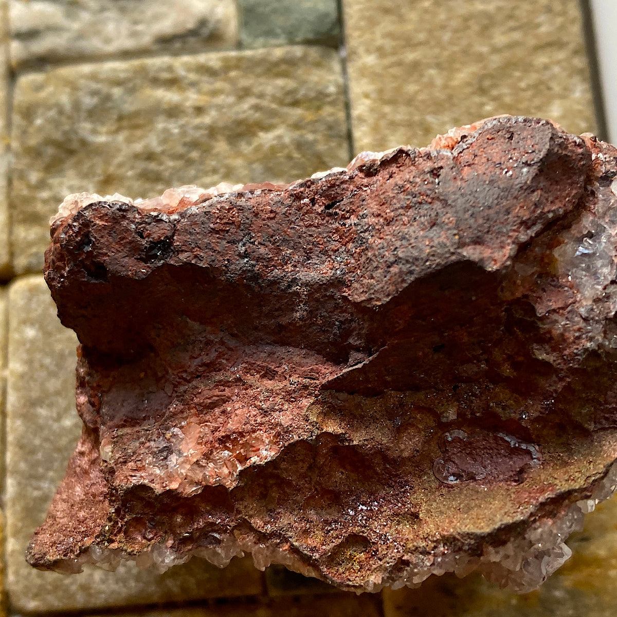 CALCITE ON HEMATITE : WEST CUMBERLAND IRON FIELD, COPELAND, CUMBRIA. 57g MF5354