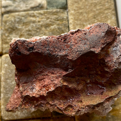 CALCITE ON HEMATITE : WEST CUMBERLAND IRON FIELD, COPELAND, CUMBRIA. 57g MF5354
