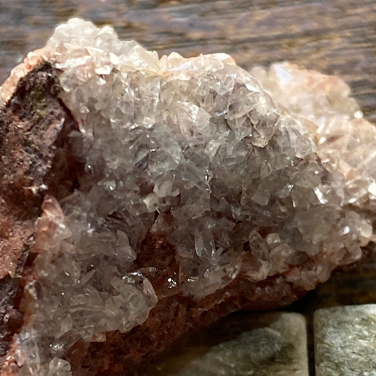 CALCITE ON HEMATITE : WEST CUMBERLAND IRON FIELD, COPELAND, CUMBRIA. 57g MF5354