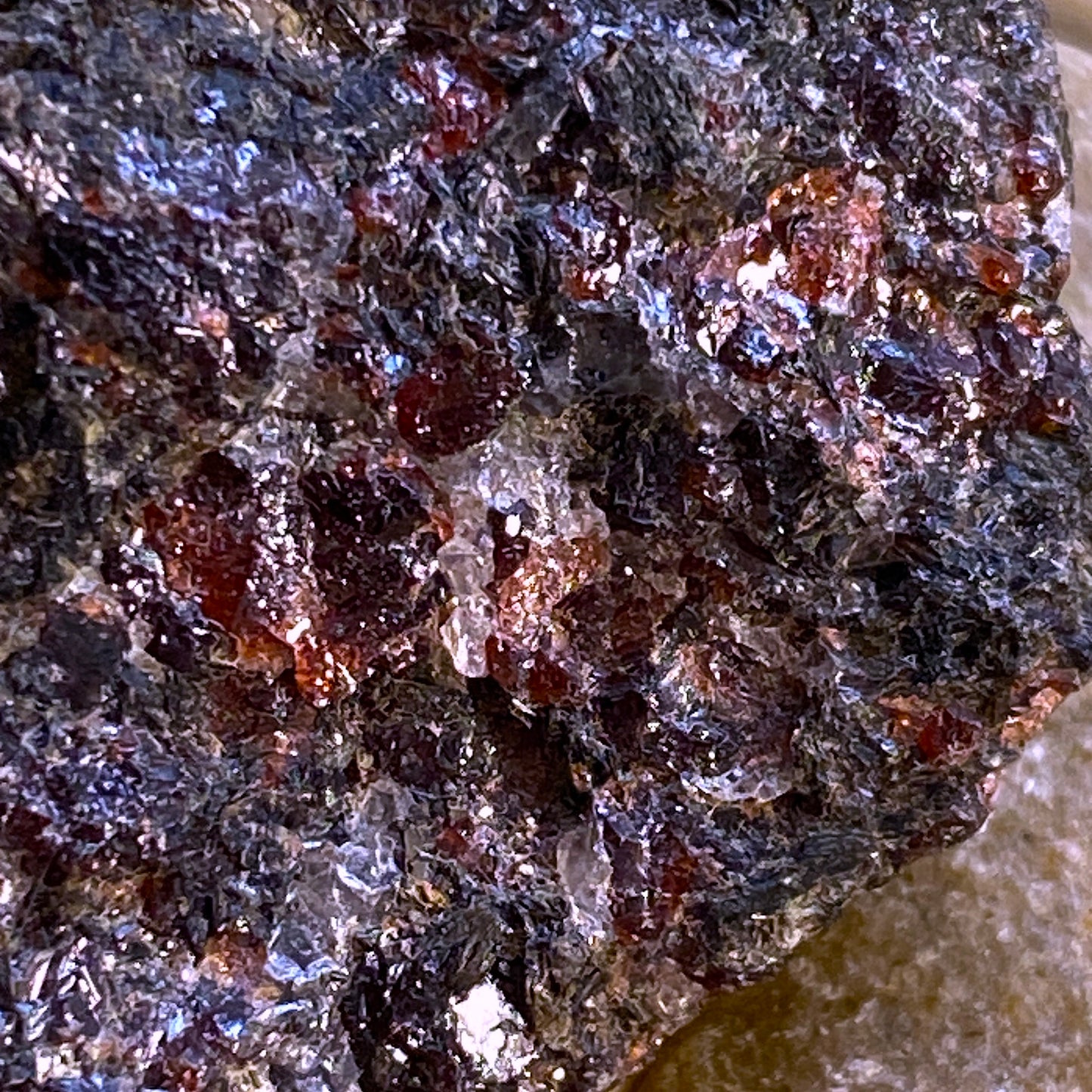 GARNET AMPHIBOLITE FROM EPTELAND, NORWAY 76g MF1456