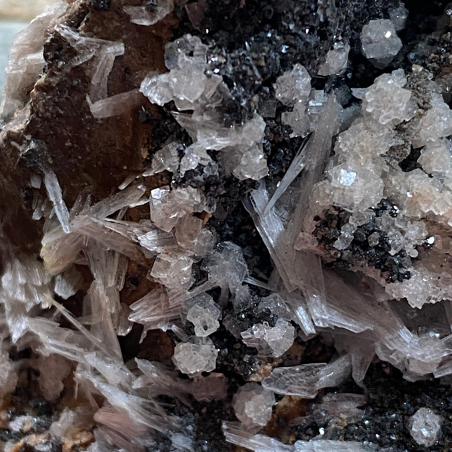 CERUSSITE WITH DESCLOZITE [ETC] - PREGUICA MINE, BEJA, PORTUGAL 192g MF665