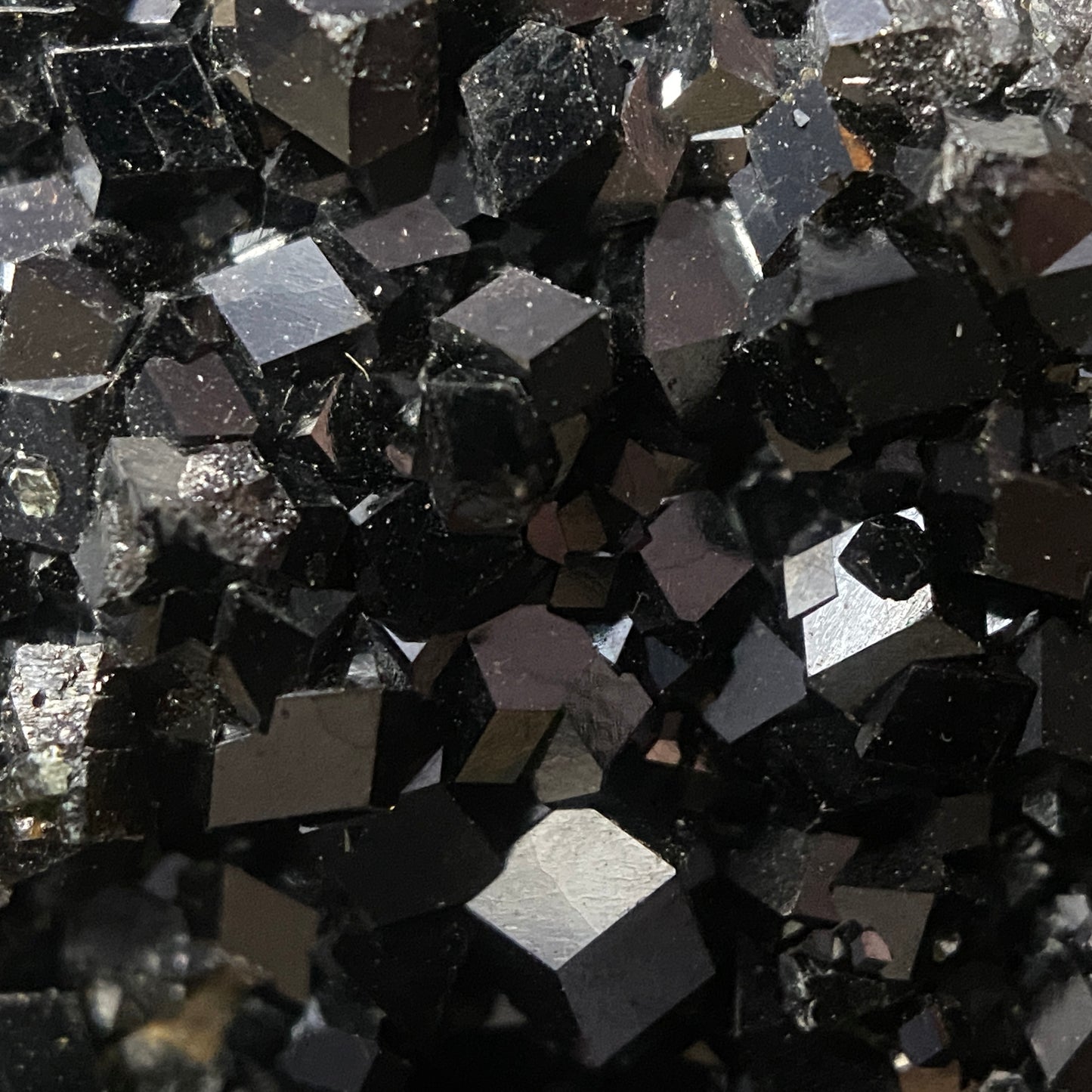 MELANITE GARNET : NEW IDRA MINING DISTRICT, SAN BENITO , CALIFORNIA, U.S.A. 240g MF4686