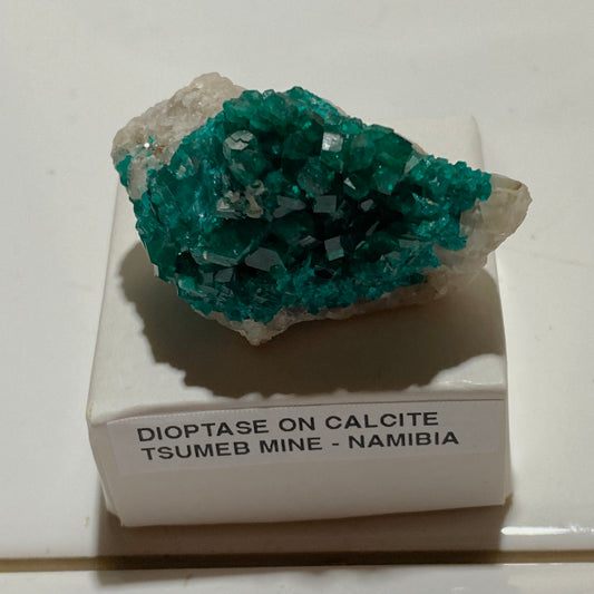 DIOPTASE ON CALCITE : TSUMEB MINE, OSHIKOTO, NAMIBIA. 22g. MF5357