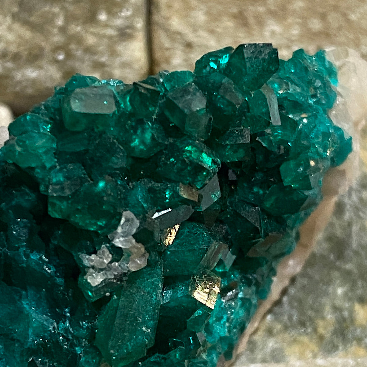 DIOPTASE ON CALCITE : TSUMEB MINE, OSHIKOTO, NAMIBIA. 22g. MF5357