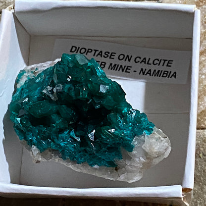 DIOPTASE ON CALCITE : TSUMEB MINE, OSHIKOTO, NAMIBIA. 22g. MF5357