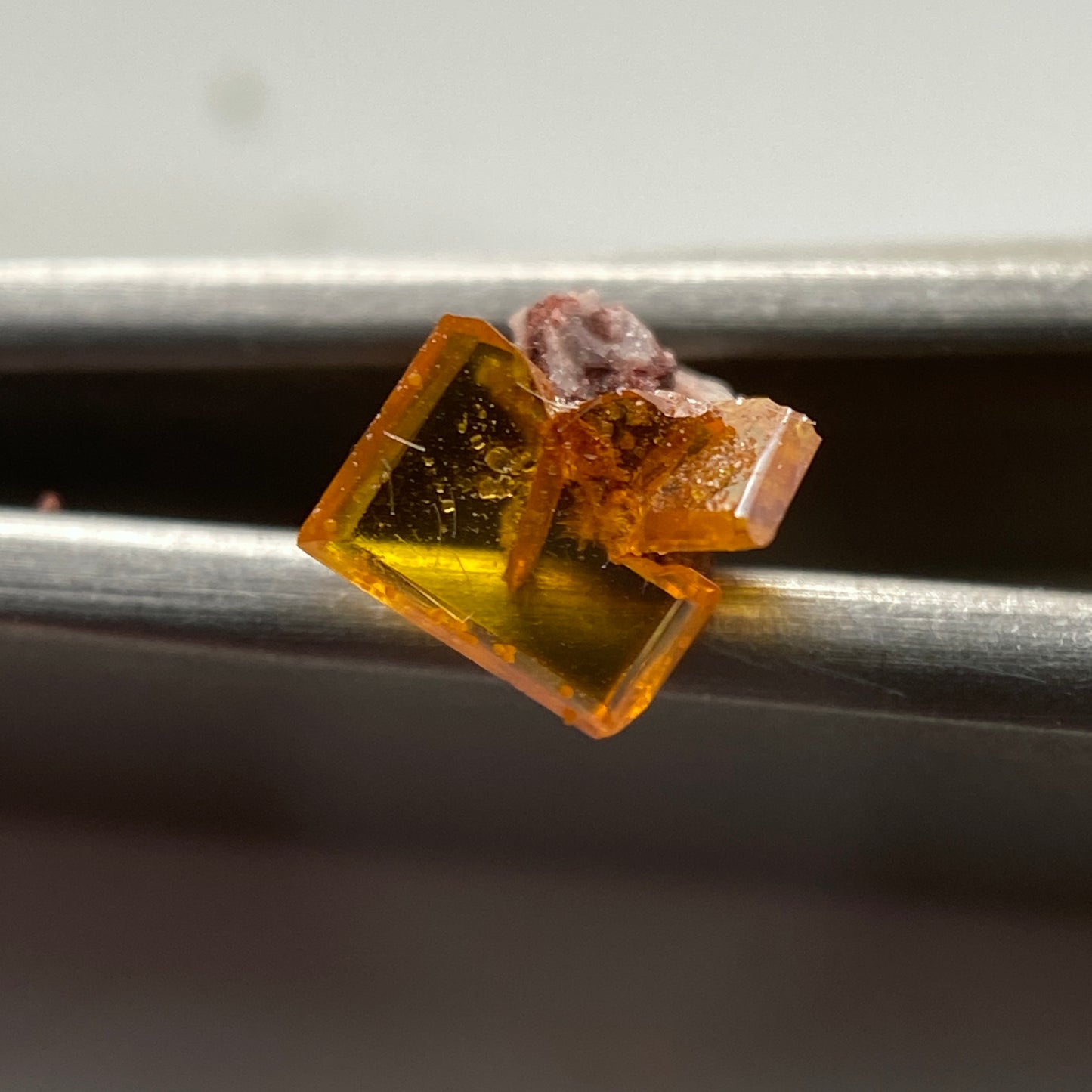 WULFENITE SEMI-MICRO SPECIMEN - ROWLEY MINE, ARIZONA,  U.S.A.  0.40Ct MF650