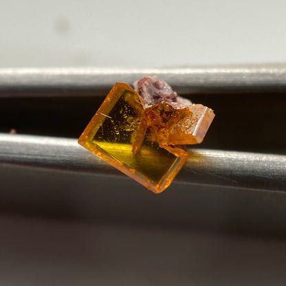 WULFENITE SEMI-MICRO SPECIMEN - ROWLEY MINE, ARIZONA,  U.S.A.  0.40Ct MF650