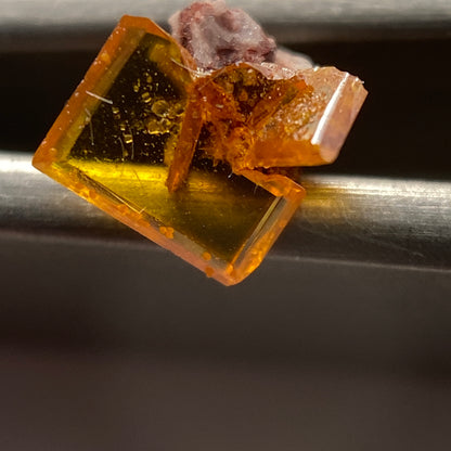 WULFENITE SEMI-MICRO SPECIMEN - ROWLEY MINE, ARIZONA,  U.S.A.  0.40Ct MF650