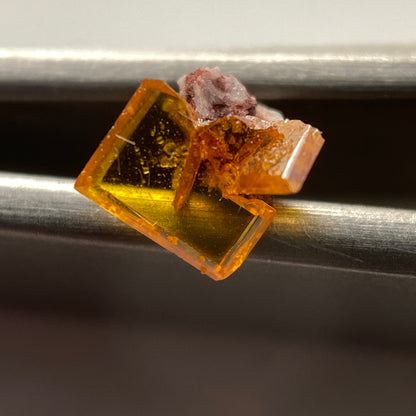 WULFENITE SEMI-MICRO SPECIMEN - ROWLEY MINE, ARIZONA,  U.S.A.  0.40Ct MF650