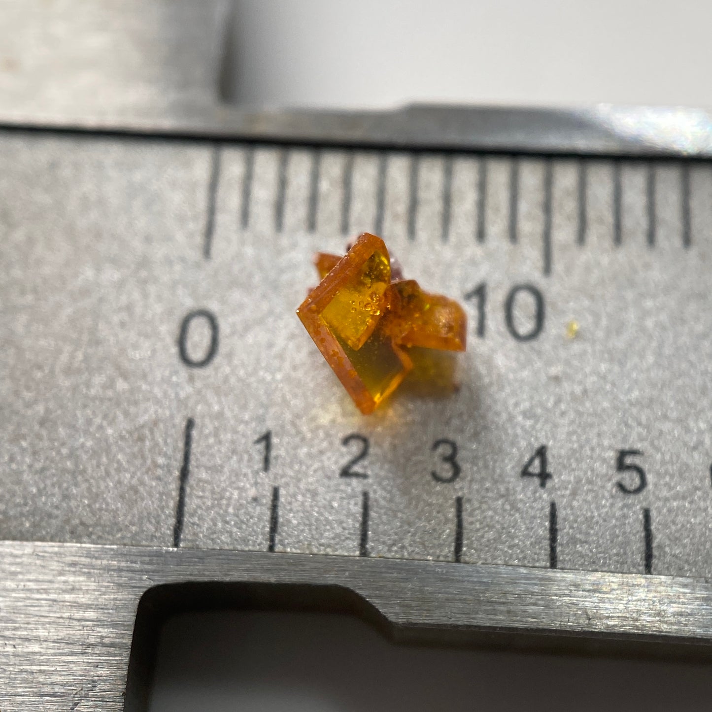 WULFENITE SEMI-MICRO SPECIMEN - ROWLEY MINE, ARIZONA,  U.S.A.  0.40Ct MF650