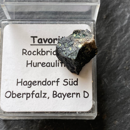 TAVORITE IN ROCKBRIDGEITE, HAGENDORF PEGMATITE, BAVARIA, GERMANY MF1463