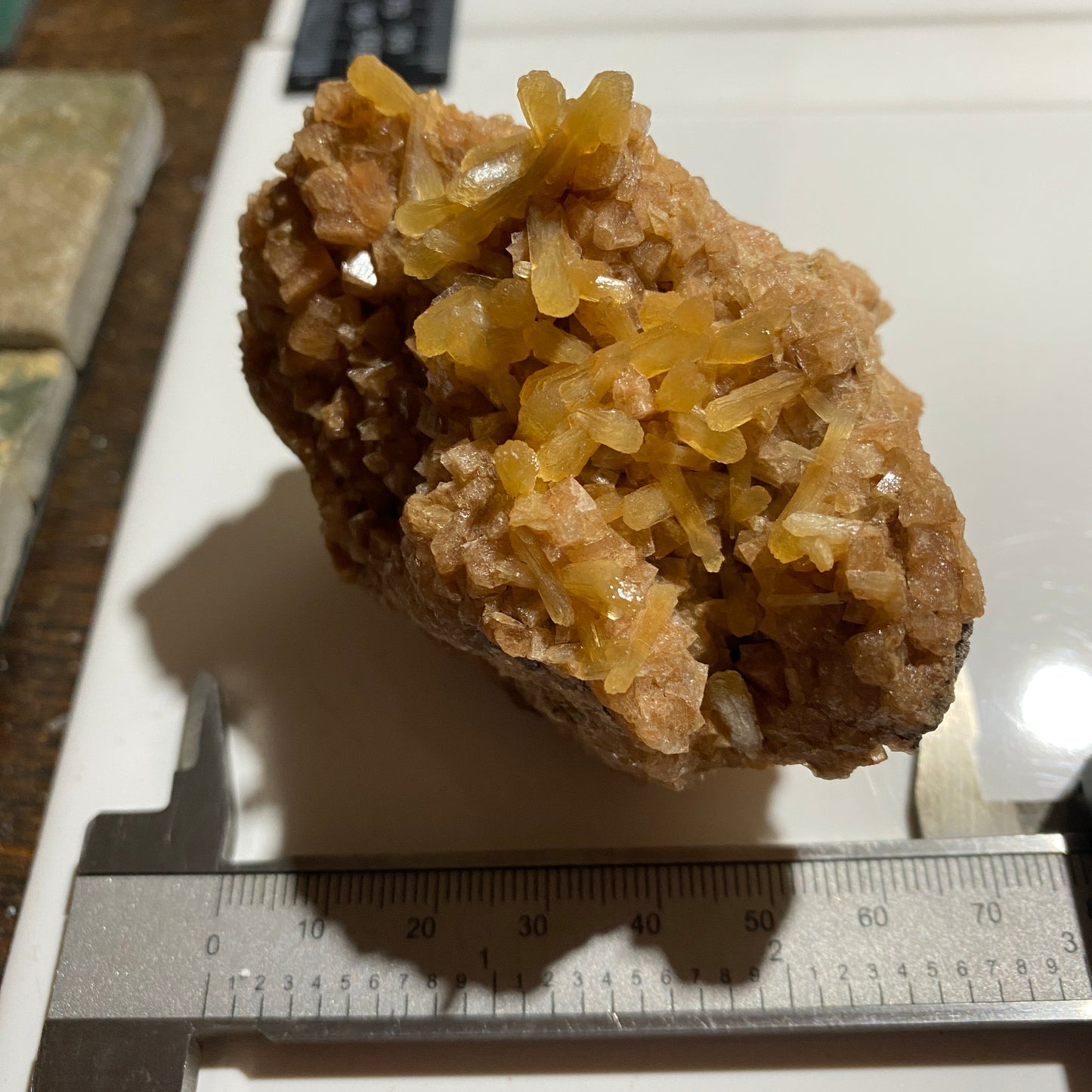 STILBITE/CHABAZITE : WASSONS BLUFF, NOVA SCOTIA, CANADA. 138g MF4687