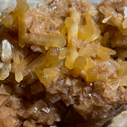 STILBITE/CHABAZITE : WASSONS BLUFF, NOVA SCOTIA, CANADA. 138g MF4687