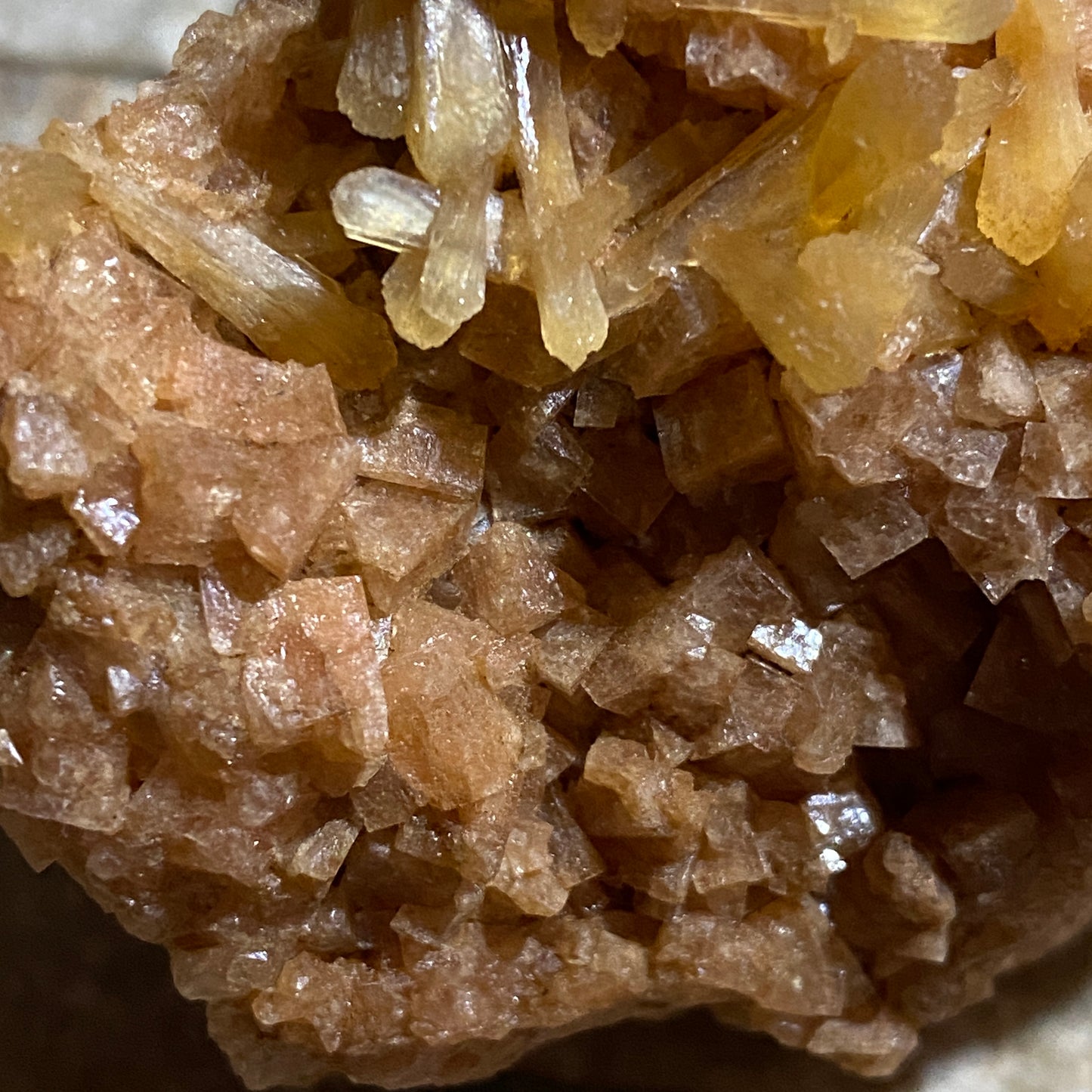 STILBITE/CHABAZITE : WASSONS BLUFF, NOVA SCOTIA, CANADA. 138g MF4687