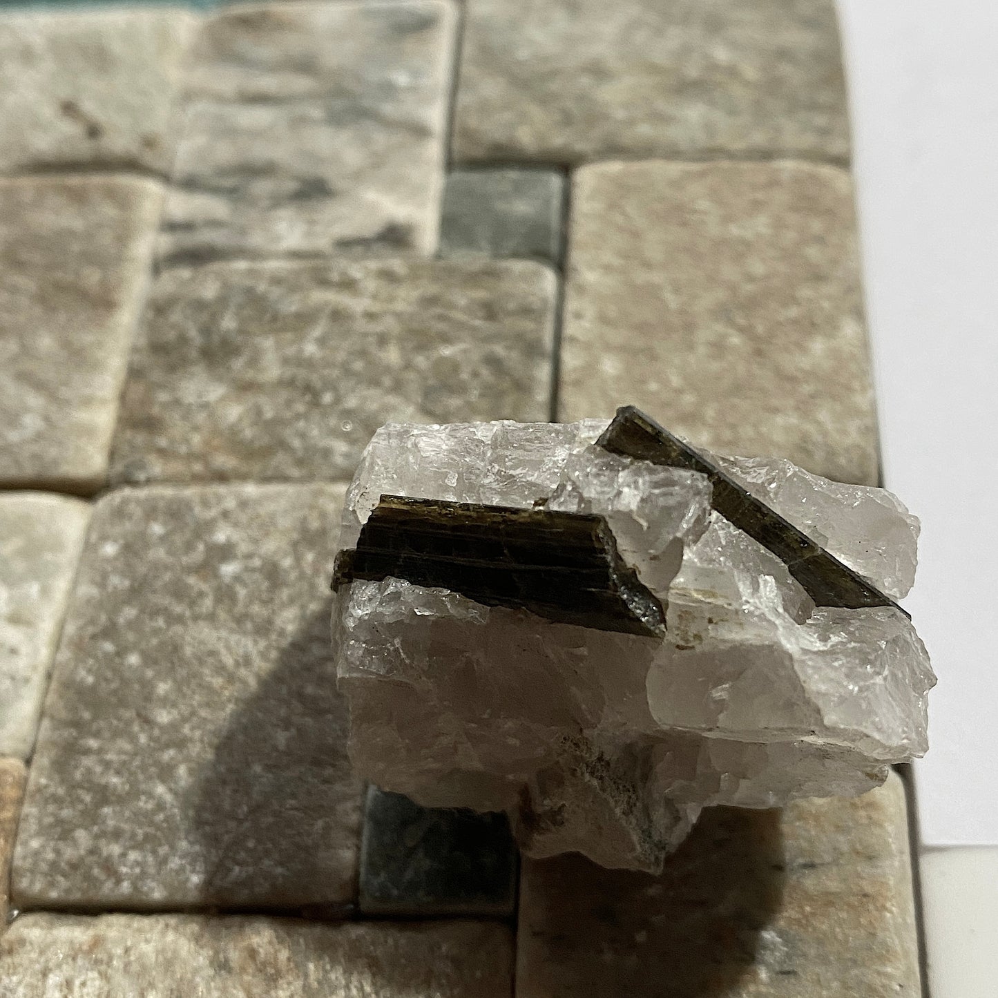 EPIDOTE IN QUARTZ - LIDKOPING, VASTRA GOTALAND, GILLSTAD, SWEDEN