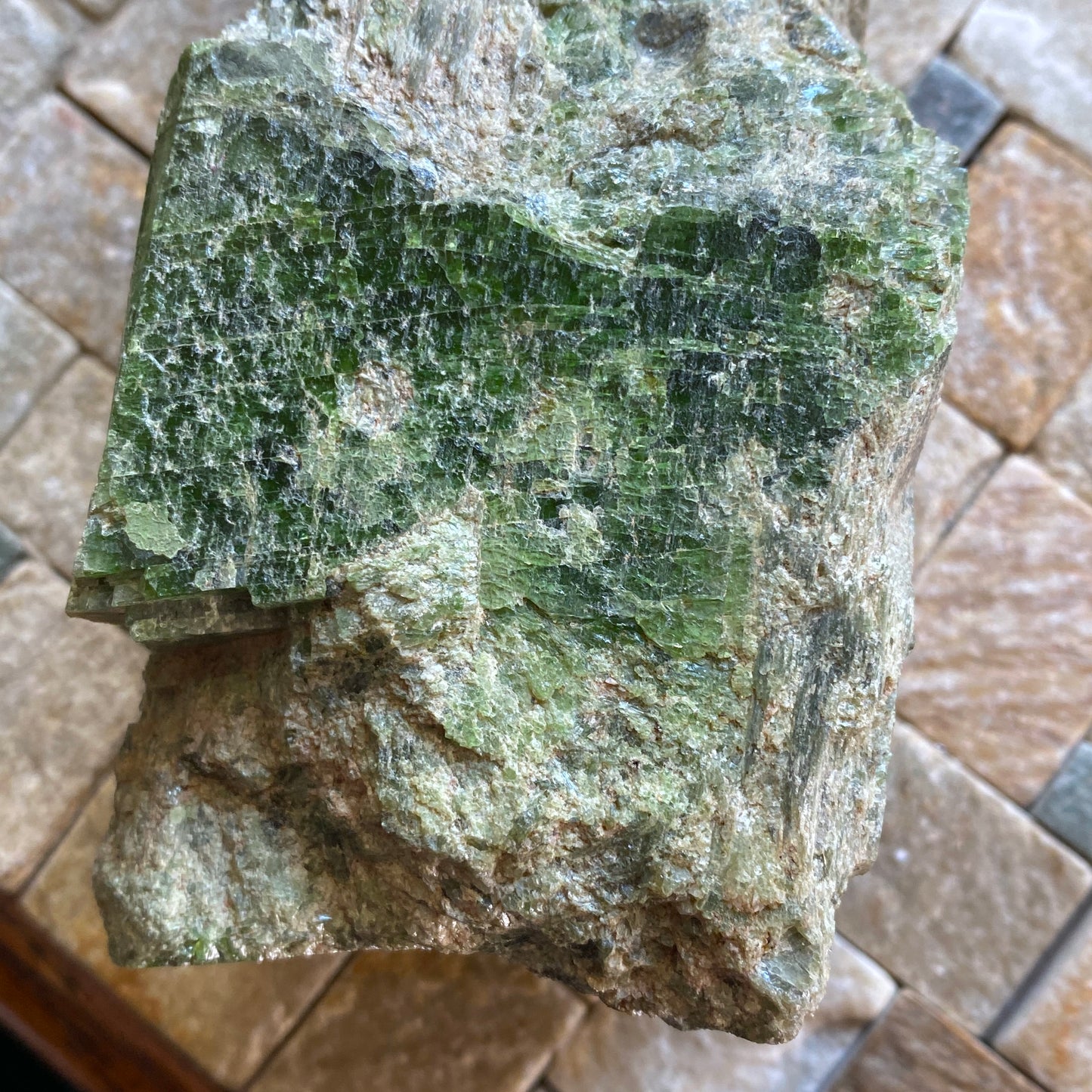 DIOPSIDE LARGE SPECIMEN - DIOPSIDRINNE, TYROL, AUSTRIA. 1176g MF2161