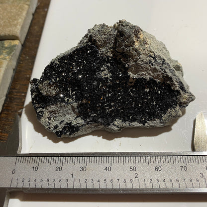 MELANITE GARNET : PEROVSKITE HILL, SANTA RITA PEAK, CALIFORNIA , U.S.A. 117g MF4681