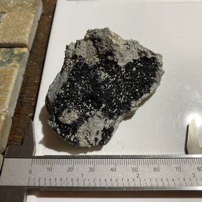 MELANITE GARNET : PEROVSKITE HILL, SANTA RITA PEAK, CALIFORNIA , U.S.A. 117g MF4681