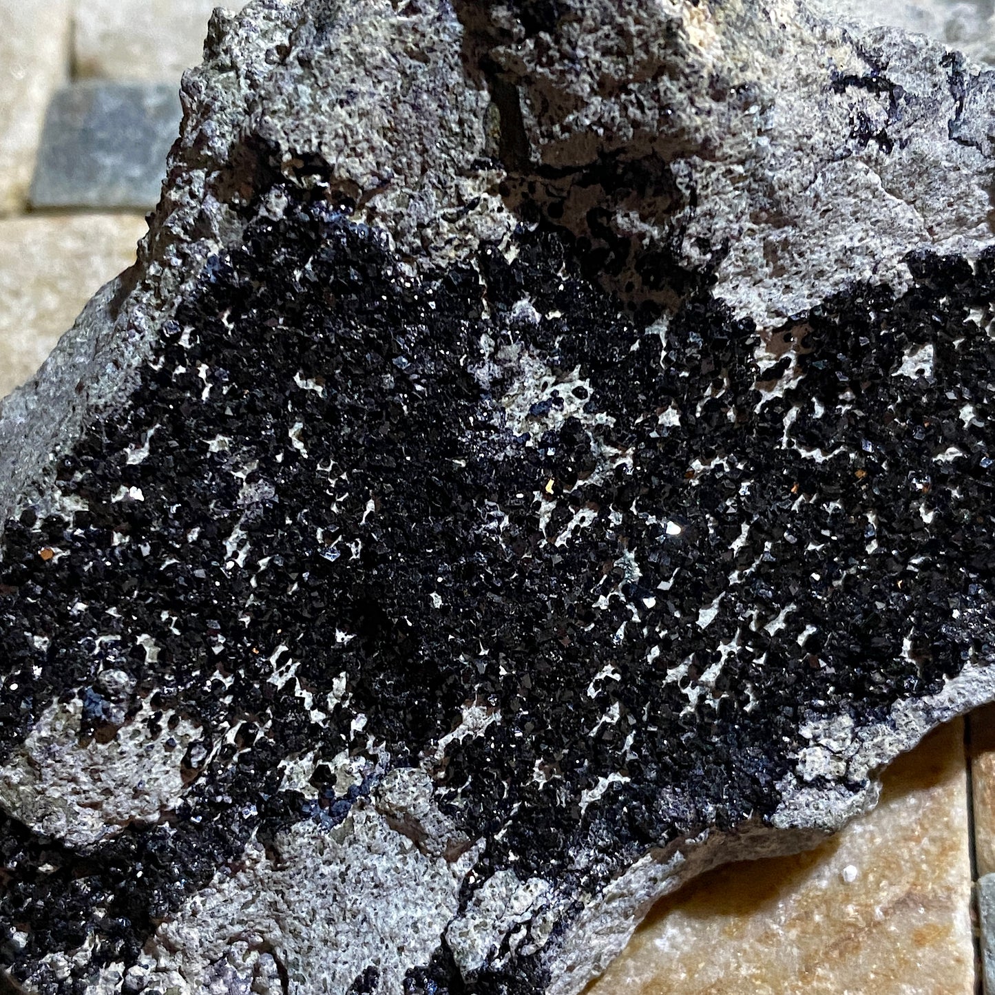 MELANITE GARNET : PEROVSKITE HILL, SANTA RITA PEAK, CALIFORNIA , U.S.A. 117g MF4681