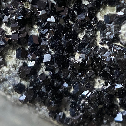 MELANITE GARNET : PEROVSKITE HILL, SANTA RITA PEAK, CALIFORNIA , U.S.A. 117g MF4681