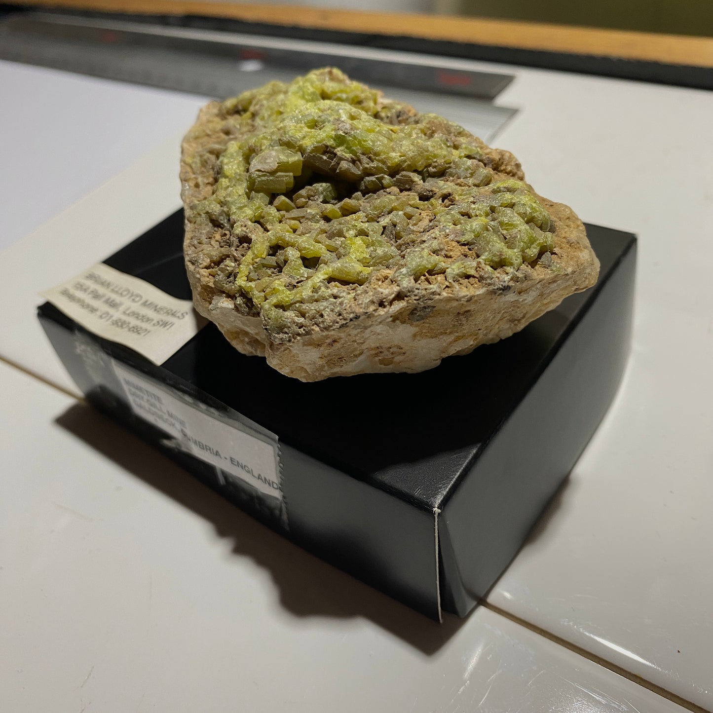 MIMETITE [ETC] - DRY GILL MINE, CALDBECK, ALLERDALE, CUMBRIA 234g MF648