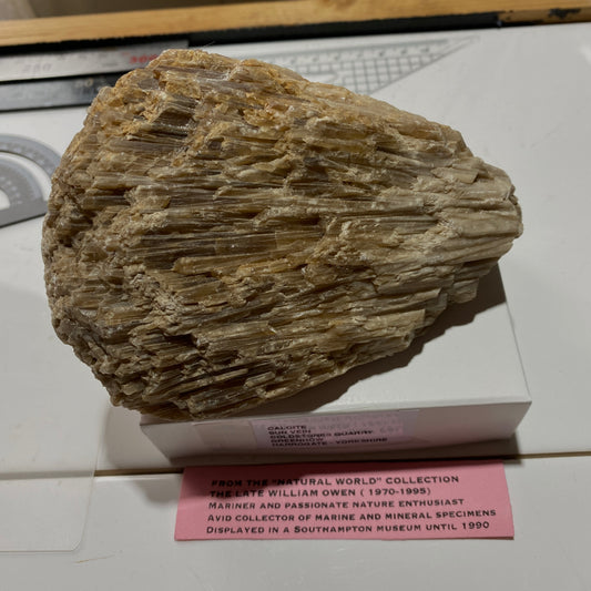 CALCITE : SUN VEIN, COLDSTONES QUARRY, GREENHOW, HARROGATE, YORKSHIRE 660g MF4689