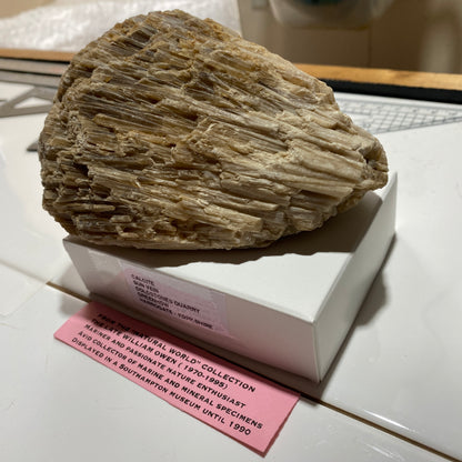 CALCITE : SUN VEIN, COLDSTONES QUARRY, GREENHOW, HARROGATE, YORKSHIRE 660g MF4689