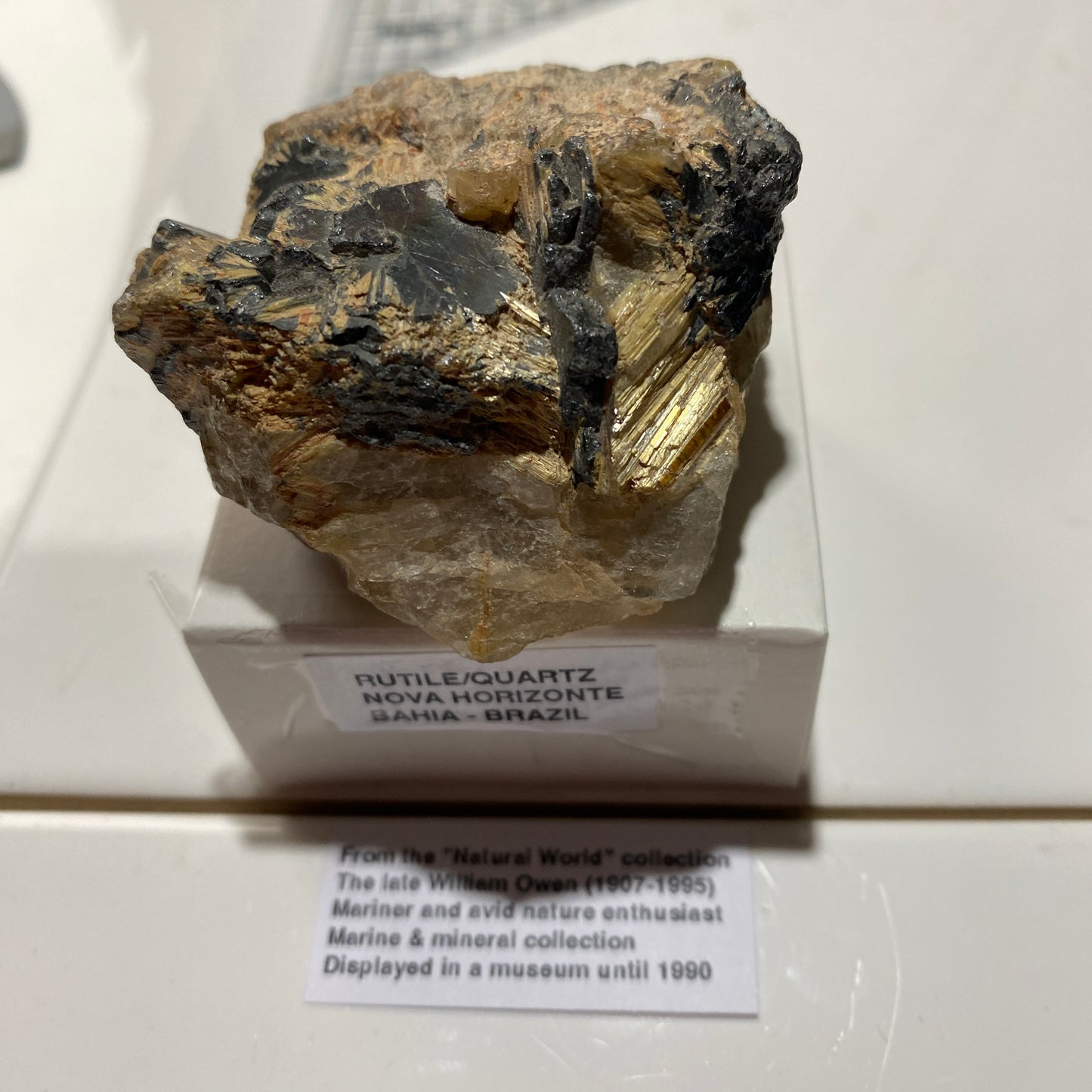 RUTILE : NOVA HORIZONTE, BAHIA, BRAZIL. 101g MF4690