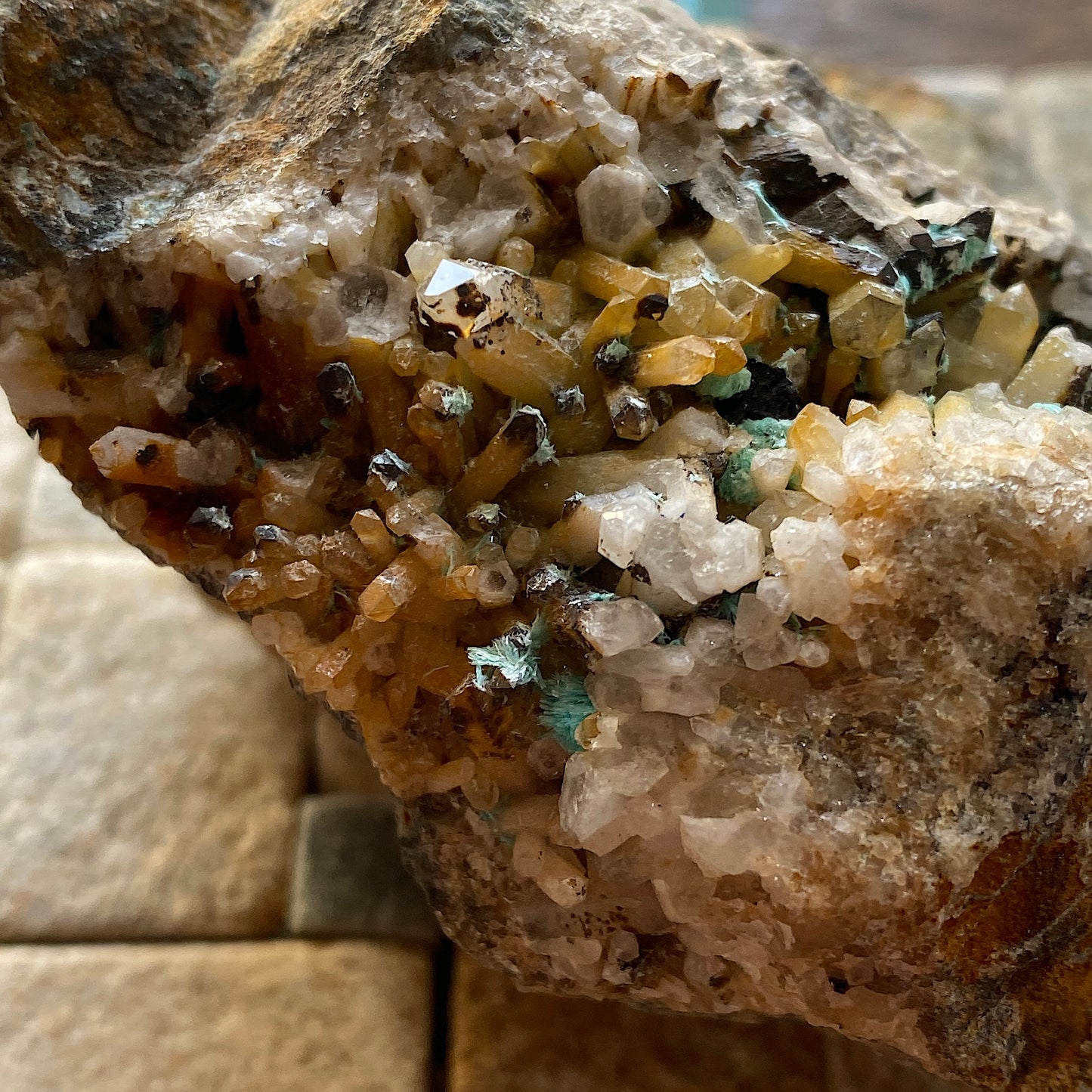 AURICHALCITE WITH QUARTZ/CHALCOPYRITE [ETC] - OJUELA MINE, MAPIMI, MEXICO 409g MF798