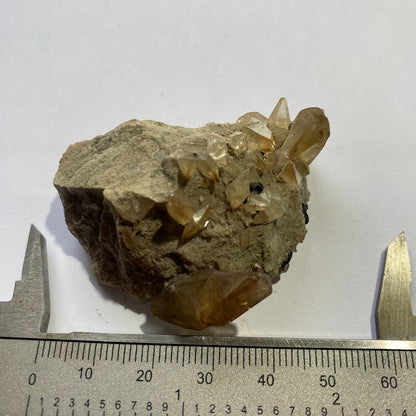 PIEZA CLÁSICA DE CALCITA/HIDROCARBURO DE INDIANA, EE. UU. 36 g MF742