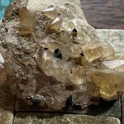 PIEZA CLÁSICA DE CALCITA/HIDROCARBURO DE INDIANA, EE. UU. 36 g MF742