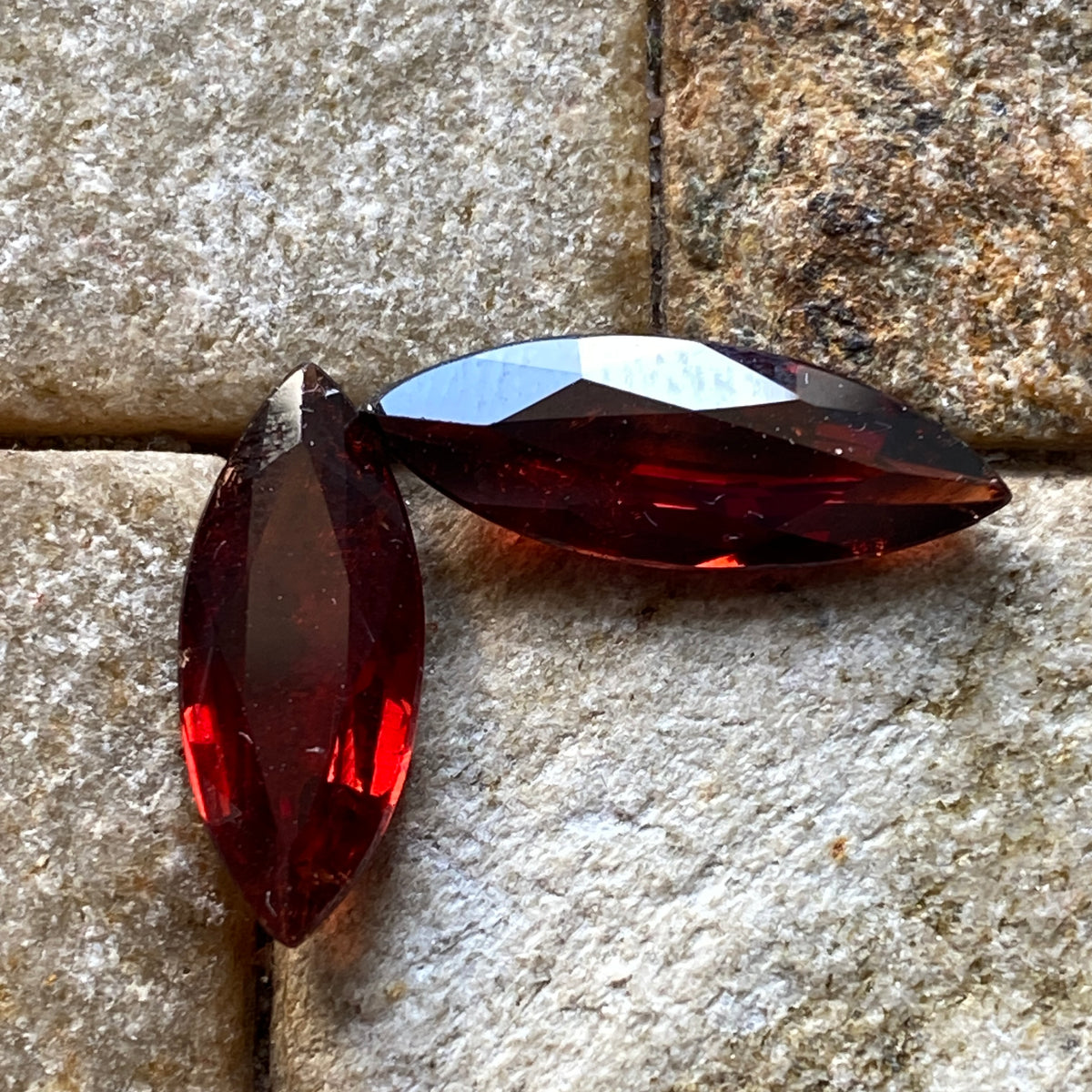 SPESSARTINE GARNET x 2 : NAVEGADORA MINE, MINAS GERAIS, BRAZIL. 5.60Ct MFG6000