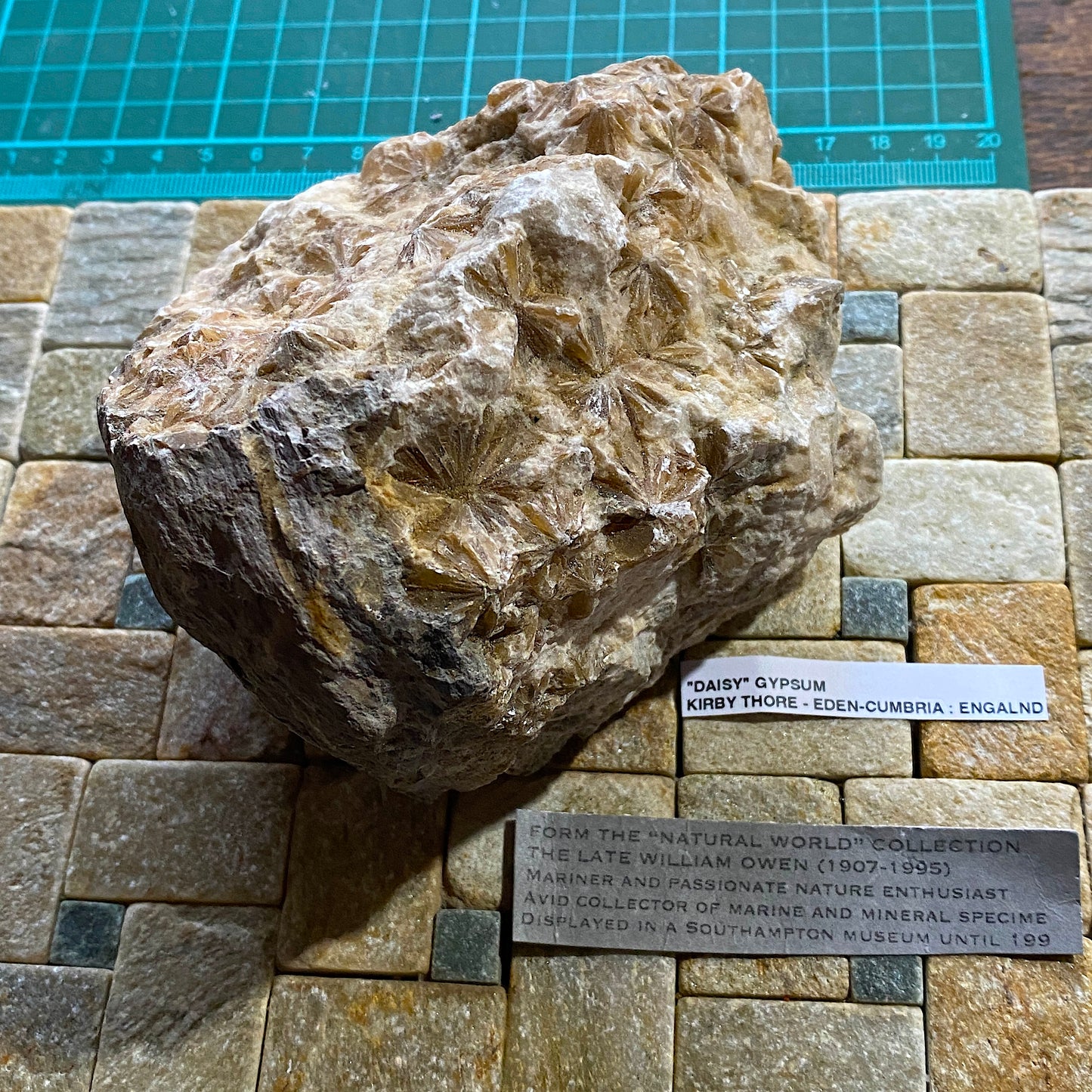"DAISY" GYPSUM - KIRBY THORE, EDEN, CUMBRIA. 848g MF703