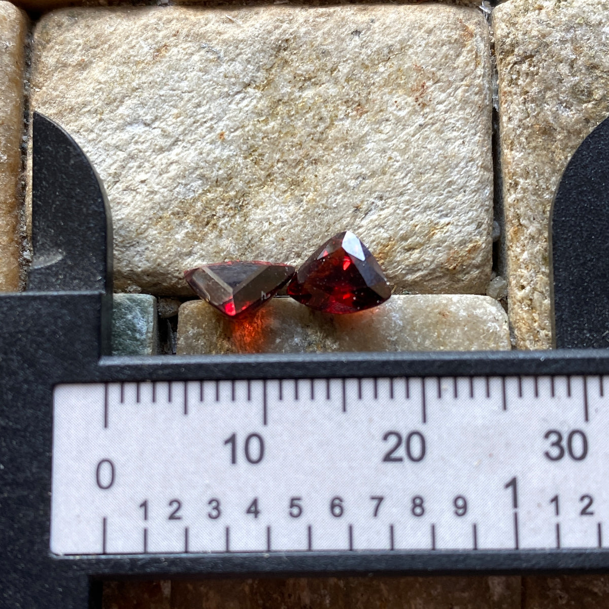 SPESSARTINE GARNETS PAIR : NAVEGADORA MINE, MINAS GERAIS, BRAZIL  2.20Ct MFG4996
