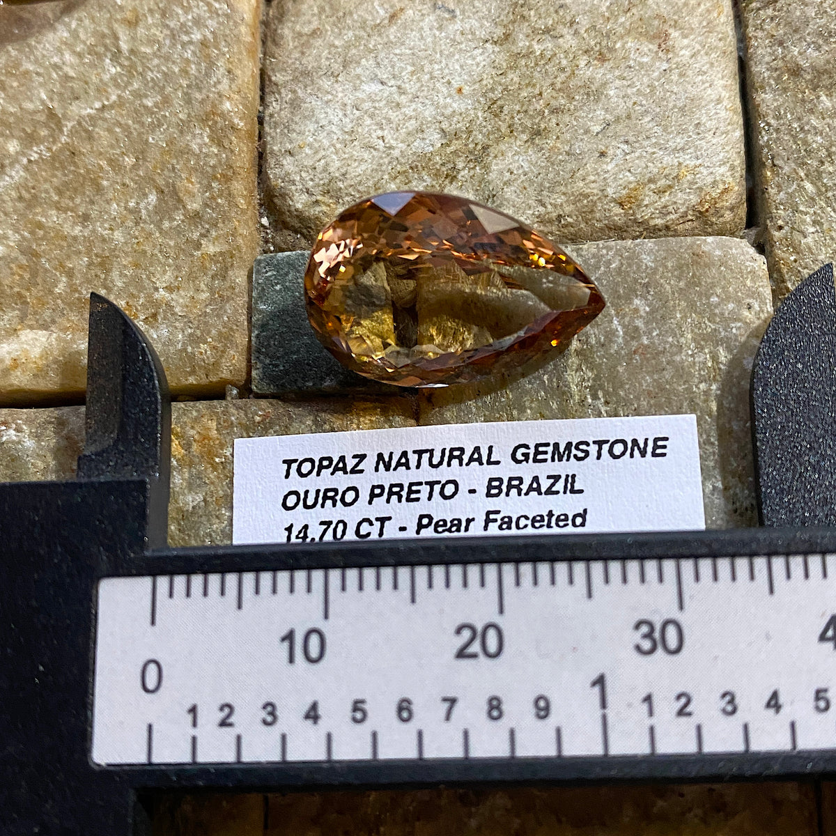 TOPAZ NATURAL GEMSTONE : OUR0 PRETO, MINAS GERAIS, BRAZIL  14.65Ct  MFG4997