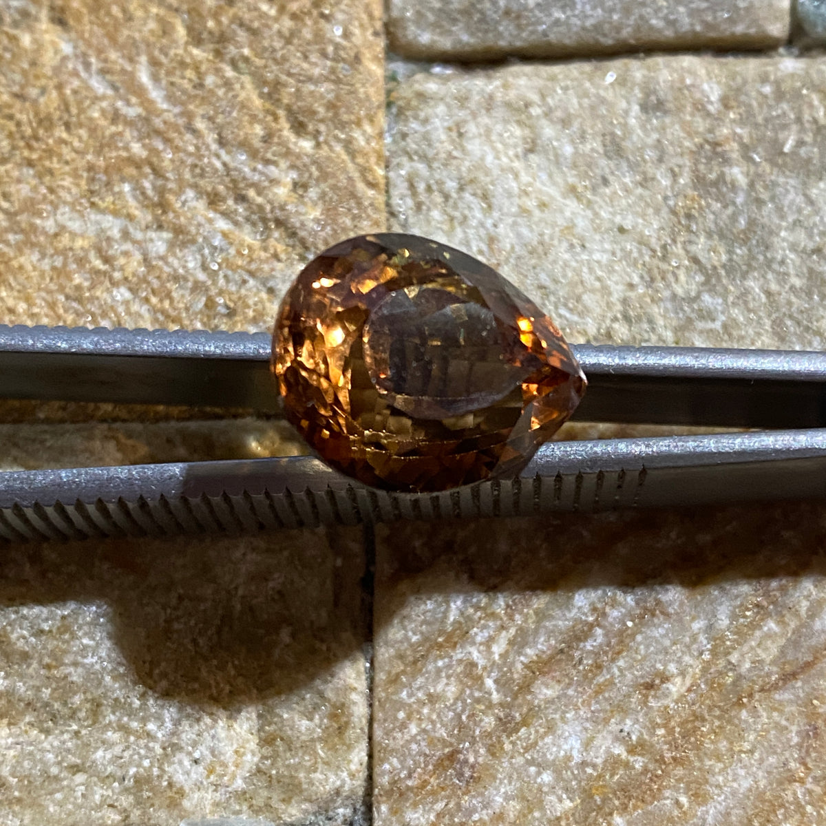 TOPAZ NATURAL MINED GEMSTONE :  OURO PRETO, MINAS GERAIS, BRAZIL 13.10Ct. MFG4998