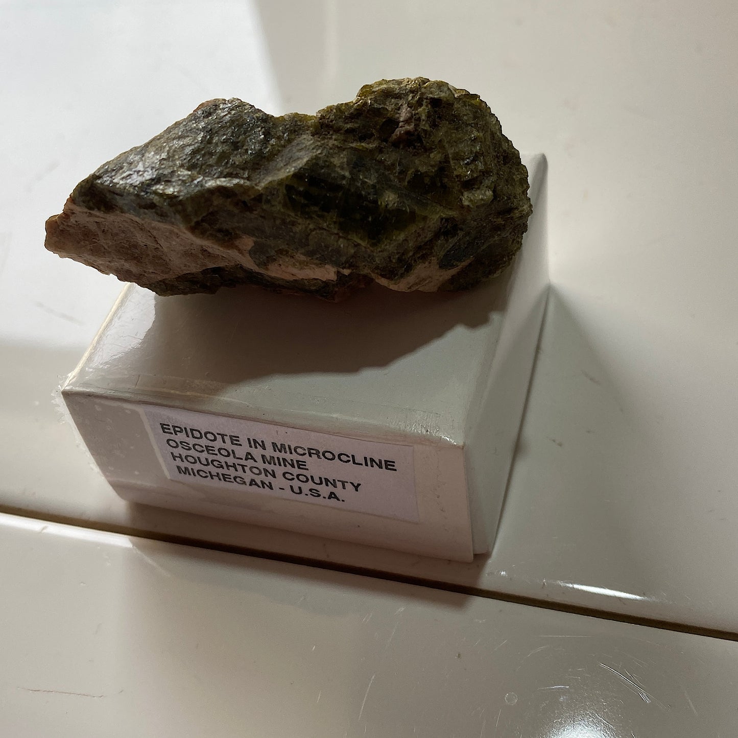 EPIDOTE IN MICROCLINE - OSCEOLA MINE, HOUGHTON CO. MICHEGAN, U.S.A. 58g MF782