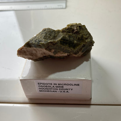 EPIDOTE IN MICROCLINE - OSCEOLA MINE, HOUGHTON CO. MICHEGAN, U.S.A. 58g MF782