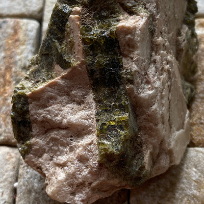 EPIDOTE IN MICROCLINE - OSCEOLA MINE, HOUGHTON CO. MICHEGAN, U.S.A. 58g MF782