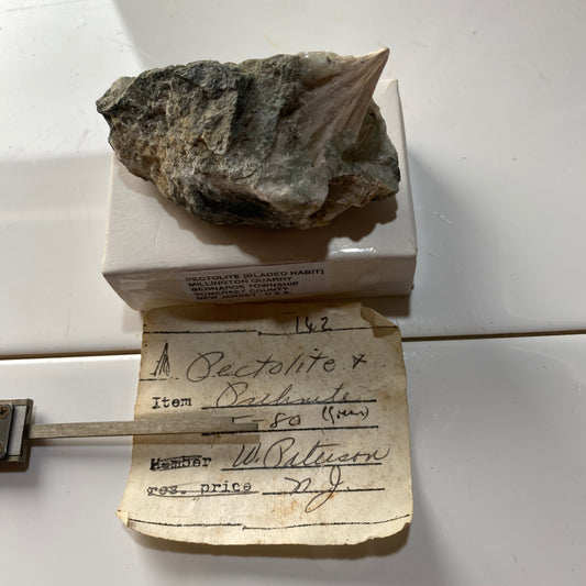 PECTOLITE [BLADED] - MILLINGTON QUARRY, SOMERSET COUNTY, NEW JERSEY, U.S.A. 100g MF744